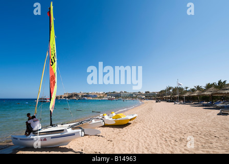 Sport acquatici a Naama Bay Beach Sharm el-Sheikh, costa del Mar Rosso e Sinai del Sud, Egitto Foto Stock