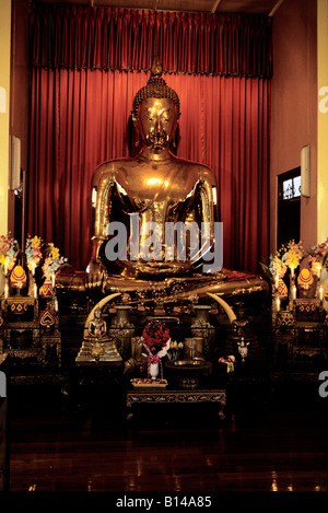 Il Golden Buddha realizzata in oro massiccio in Wat Traimit Tempio a Bangkok in Tailandia Foto Stock