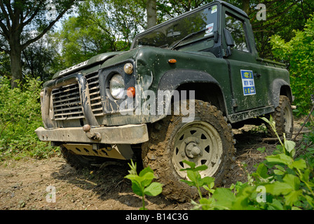 Green Land Rover Defender 90 Truck-Cab si fanno concorrenza a livello nazionale ALRC 2008 RTV di prova. Foto Stock