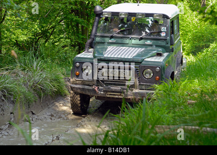 Land Rover Defender 90 che si fanno concorrenza a livello nazionale ALRC 2008 RTV di prova. Foto Stock