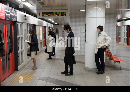 Kyoto, Giappone. Una centrale di stazione della metropolitana (metro, metro) Foto Stock