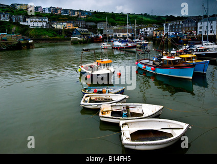 Barche nel porto di Mevagissey in Cornovaglia. Foto Stock