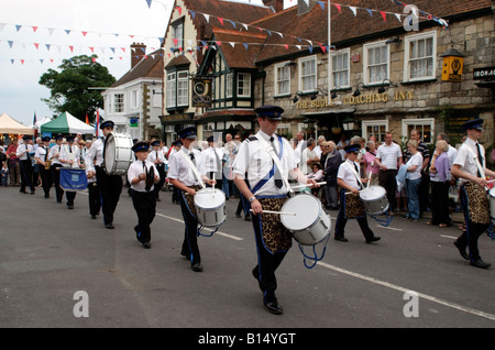 Marching Band Vectis Corps dei tamburi di eseguire durante la Festa del Mare a Yarmouth Isola di Wight in Inghilterra Foto Stock