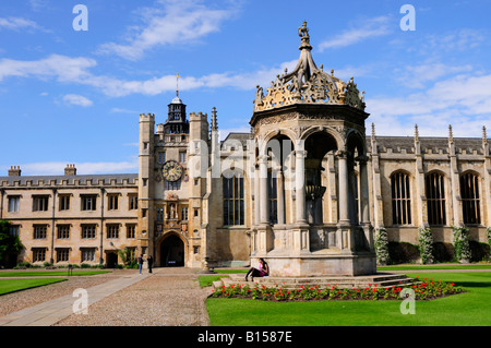 Grande Corte Trinity College di Cambridge Inghilterra REGNO UNITO Foto Stock