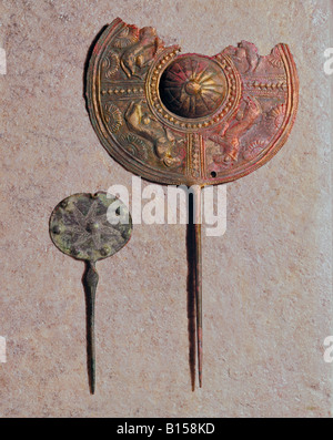 Belle arti, mondo antico, Lorestan, scultura, aghi con perno dics capi, bronzo, 8th/VII secolo a.c., stato raccolta archeologica, Monaco di Baviera, , artista del diritto d'autore non deve essere cancellata Foto Stock