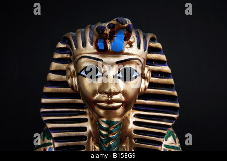 Tutankhamon maschera di morte close up sfondo nero orizzontale11460 BDB Foto Stock