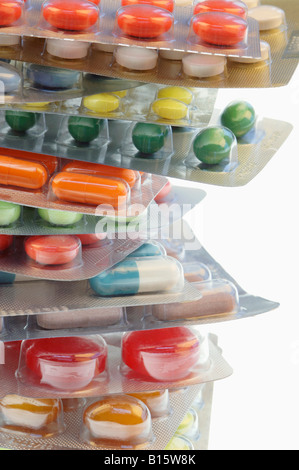 Varie capsule e compresse in blister, close-up Foto Stock