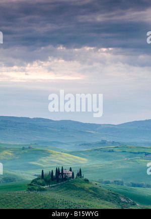 Belvedere all'alba, Valle de Orcia, Toscana, Italia Foto Stock