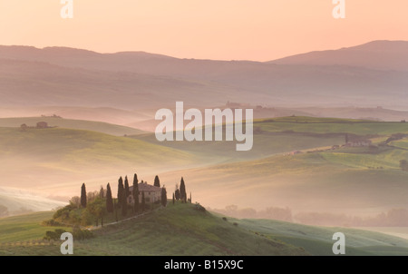 Belvedere all'alba, Valle de Orcia, Toscana, Italia Foto Stock