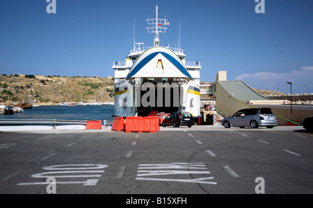 Ott 7, 2007 - l'imbarco del traghetto per auto Malita a Gozo il porto di Mgarr. Foto Stock