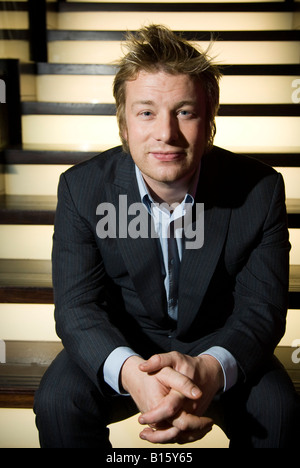 Jamie Oliver chef celebrità comporta per il suo ritratto di Londra Foto Stock