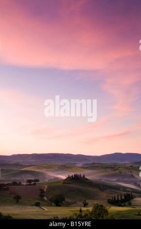 Belvedere all'alba, Valle de Orcia, Toscana, Italia Foto Stock