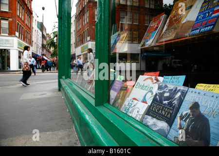 Bookshop all'angolo di grande Newport Street e Charing Cross Road, Londra Foto Stock