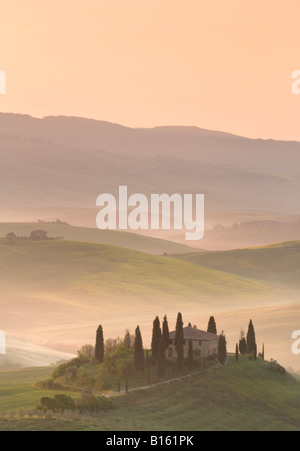 Belvedere all'alba Valle de Orcia Toscana Italia Foto Stock