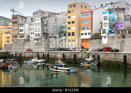 Il porto del villaggio di Malpica de Bergantinos sulla costa atlantica della Spagna Galizia. Foto Stock