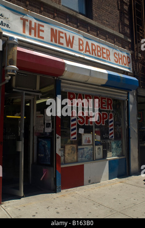 Un vecchio negozio di barbiere nel quartiere di Chelsea di New York Foto Stock