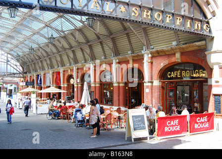 Windsor Royal Shopping Arcade, Windsor Royal Station, Windsor, Berkshire, Inghilterra, Regno Unito Foto Stock