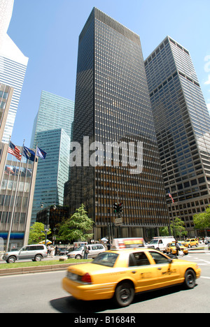 Il Seagram Building in Park Avenue a New York progettato da Ludwig Mies van der Rohe con Philip Johnson Foto Stock