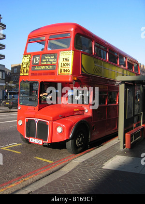 Una linea di bus 13 London Foto Stock