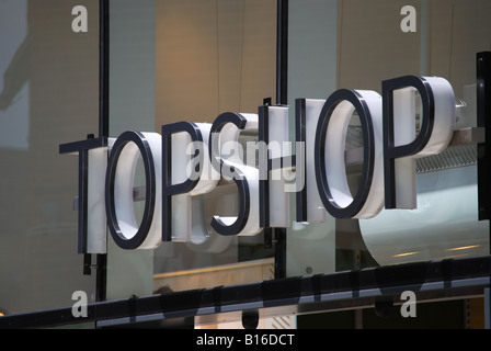 Topshop fashion store segno, King Edward Corte Shopping Centre, Windsor, Berkshire, Inghilterra, Regno Unito Foto Stock