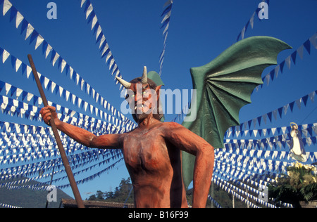 Diavolo Wiged effigie, Quema del Diablo festival in Antigua, Guatemala Foto Stock