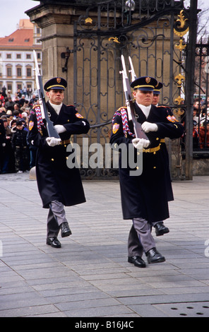 Cambio della Guardia, Castello, Praga, Repubblica Ceca Foto Stock