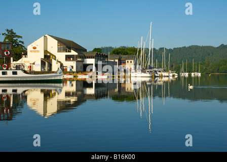 Lago di Windermere a Bowness Bay, Parco Nazionale del Distretto dei Laghi, Cumbria, England Regno Unito Foto Stock