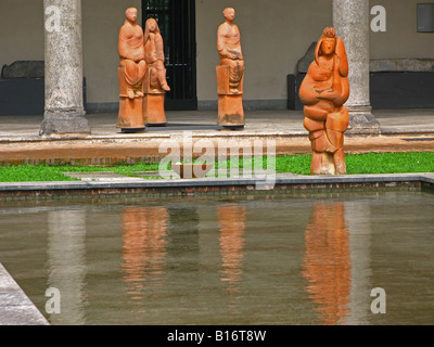 Terrocotta figure presso il Castello Sforzesco (Castello Sforzesco) Foto Stock