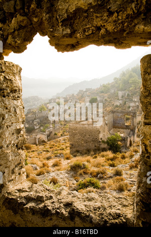 Alba sopra il villaggio fantasma di Kayakoy/Levissi vicino a Fethiye, Turchia Foto Stock