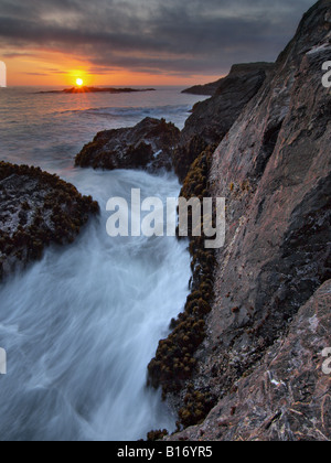 Tramonto sulle rocce a Mendocino coast nel nord della California Foto Stock