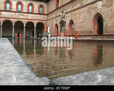 Terrocotta figure presso il Castello Sforzesco (Castello Sforzesco) Foto Stock