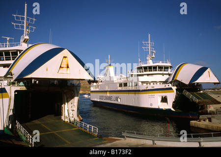 Ott 7, 2007 - Car Ferries Malita e Gaudos (Canale di Gozo linee) a Mgarr harbour per il maltese isola di Gozo. Foto Stock