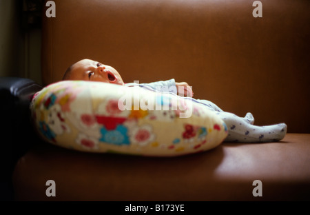 Un enorme bambino di quattro mesi boy. Foto Stock