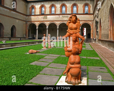 Terrocotta figure presso il Castello Sforzesco (Castello Sforzesco) Foto Stock