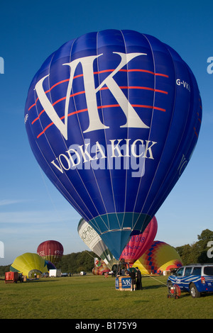 VK Vodka Kick mongolfiera si prepara per il decollo Foto Stock