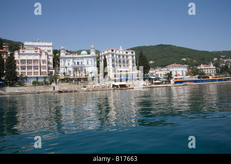 Opatija Istria Croazia Europa può guardare indietro al litorale e alcuni degli hotel di lusso dal Golfo del Quarnero Foto Stock