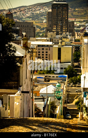 Strada in salita in Bo-Kaap e City Bowl, Città del Capo Foto Stock