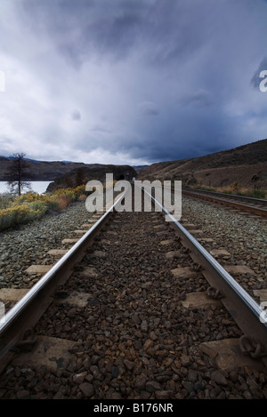 Canadian Pacific Railroad riga vicino Lago di Kamloops, " British Columbia " Canada Foto Stock