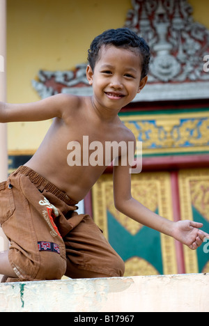 Cambogia Phnom Penh ragazzo di wat saravann Foto Stock