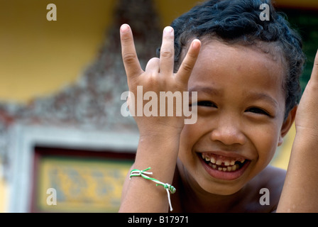 Cambogia Phnom Penh ragazzo di wat saravann Foto Stock