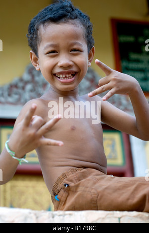 Cambogia Phnom Penh ragazzo di wat saravann Foto Stock