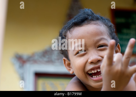 Cambogia Phnom Penh ragazzo di wat saravann Foto Stock