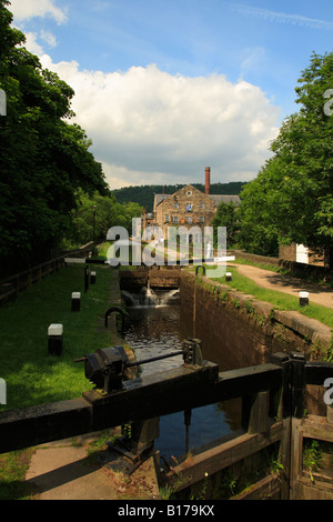 Si blocca in Rochdale Canal, Hebden Bridge, West Yorkshire, Inghilterra, Regno Unito. Foto Stock