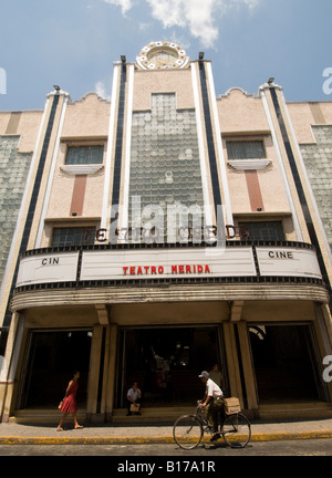 Art Deco cinema e teatro Merida capitale dello stato dello Yucatan Messico la prima città spagnola costruito in questa parte del Messico Foto Stock