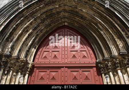 Il Gotico ingresso Carmo convento. Lisbona, Portogallo. Foto Stock