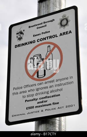 Brentwood consiglio del distretto ed Essex polizia avviso di un bere Area di controllo di vietare il consumo di alcool Foto Stock