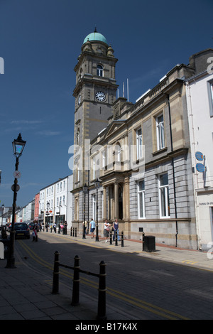 Enniskillen municipio con la sua torre dell orologio su high street enniskillen County Fermanagh Foto Stock