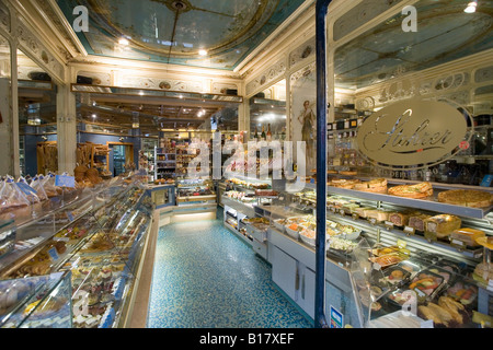 Francia, Parigi, negozio di generi alimentari Stohrer Foto Stock