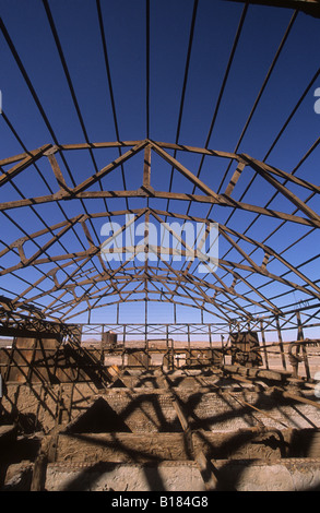 Trasformazione chimica serbatoi e travi in nitrato di abbandono dello stabilimento di trasformazione di Santa Laura, nei pressi di Iquique, Cile Foto Stock