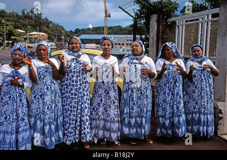 Gli abitanti di un villaggio in Isola di Mayotte Oceano Indiano per celebrare il loro ritorno dal Hajj Mecca Foto Stock